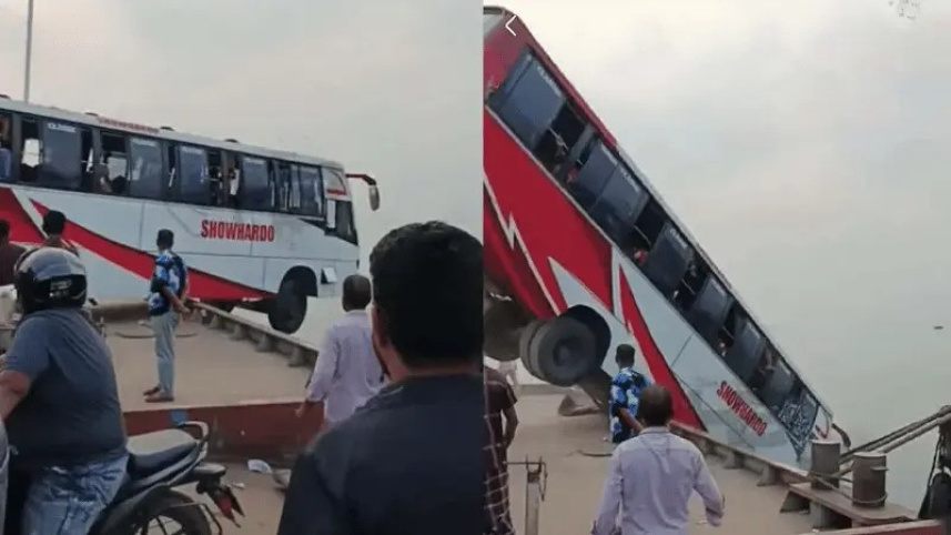 দৌলতদিয়া ঘাটে যেভাবে নদীতে পড়ে যায় বাসটি