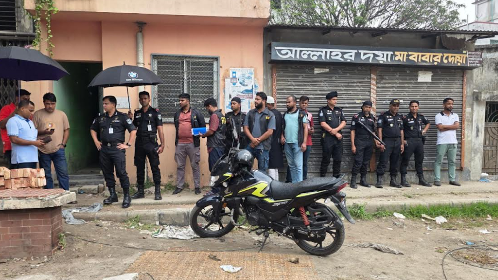 নারায়ণগঞ্জে র্যাবের ৩ সদস্যকে কুপিয়ে জখম, রূপগঞ্জে আসামি ছিনতাই