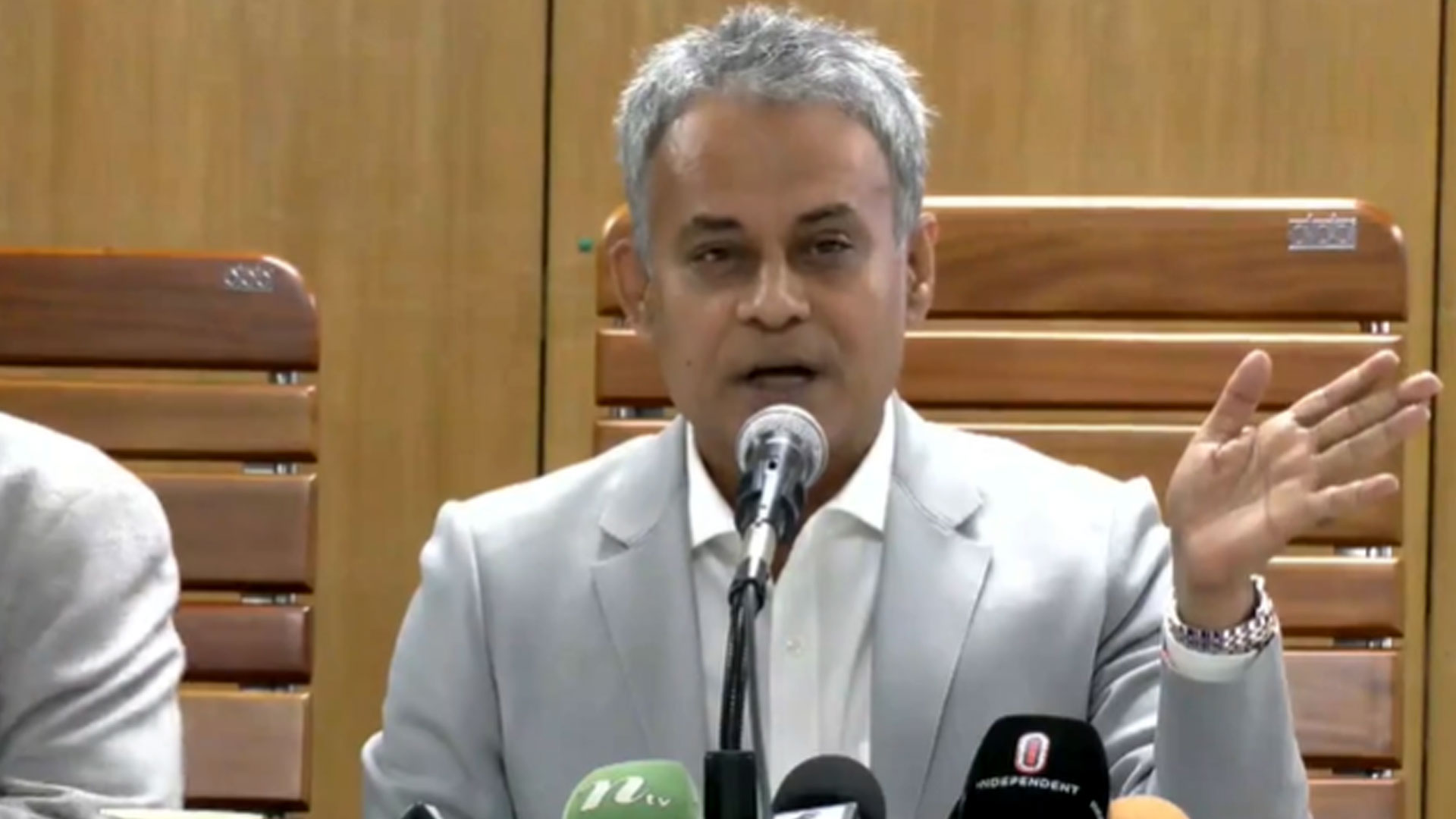 পদ্মা রেলসেতুর পিলারের গোড়া থেকে অতিরিক্ত মাটি সরিয়ে নেওয়া হয়েছে: সেতুমন্ত্রী
