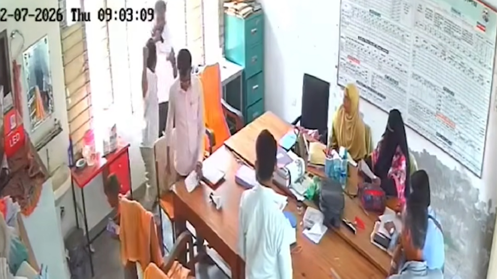 ছুটি না দেওয়ায় প্রধান শিক্ষককে মারধরের অভিযোগ সহকারী শিক্ষকের বিরুদ্ধে