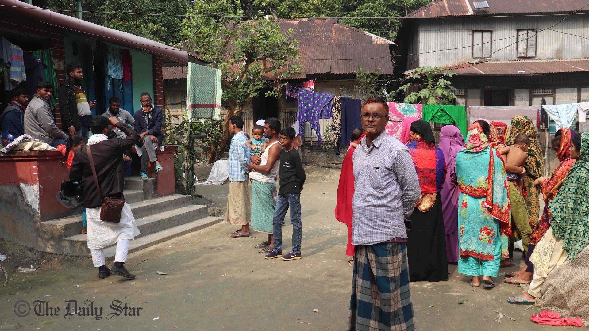 লঞ্চে আগুন: দিয়াকুল গ্রামই যেন হয়ে উঠেছিল আশ্রয়কেন্দ্র