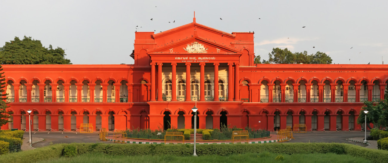 মামলা নিষ্পত্তি না হওয়া পর্যন্ত শিক্ষাঙ্গনে ধর্মীয় পোশাক নয়: কর্নাটক হাইকোর্ট
