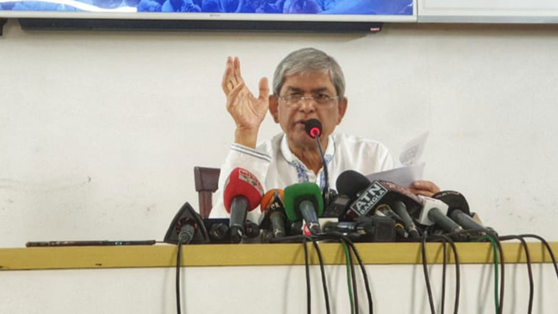 ‘বিদেশে চিকিৎসা না হলে খালেদা জিয়ার জীবন হুমকির মুখে পড়বে’
