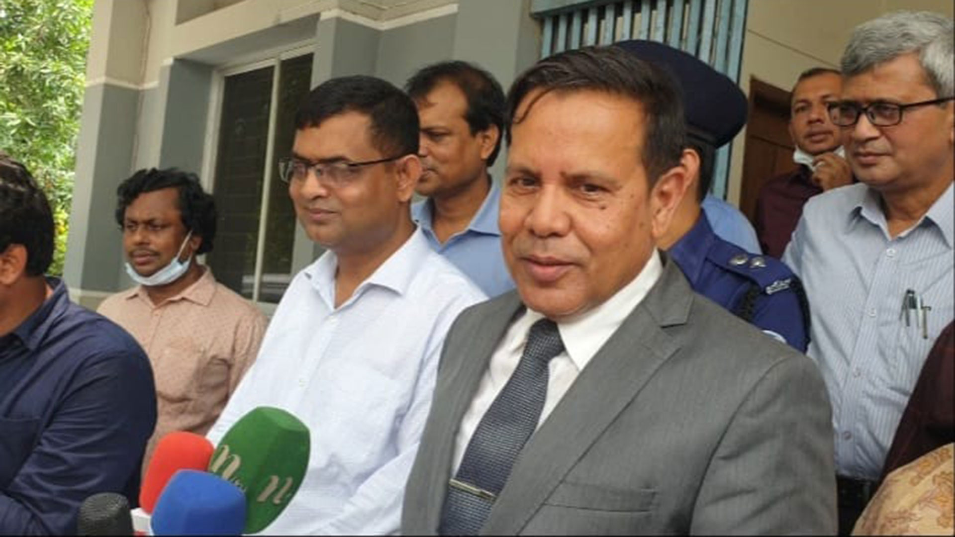 চিঠির পরেও এমপি এলাকা না ছাড়ায় সম্মান গেল কার, প্রশ্ন নির্বাচন কমিশনারের