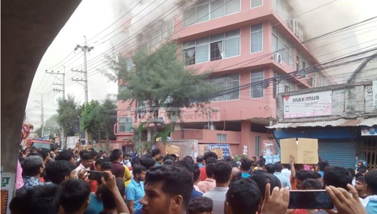 গাজীপুরে অ্যাপারেলস প্লাস পোশাক কারখানায় আগুন, নিয়ন্ত্রণে ৫ ইউনিট