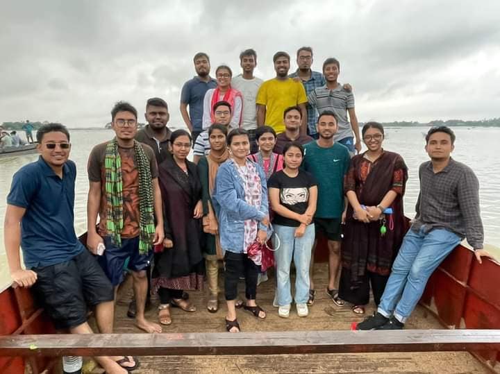 সুনামগঞ্জে বন্যায় আটকে ২১ ঢাবি শিক্ষার্থী, উদ্ধারের আর্তি
