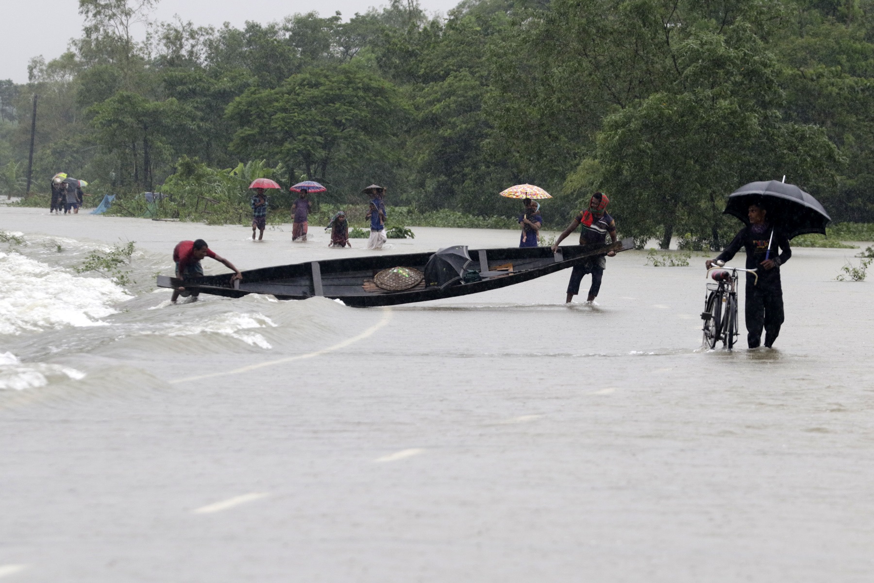 ৮০০ টাকার নৌকা ভাড়া এখন ৫০ হাজার