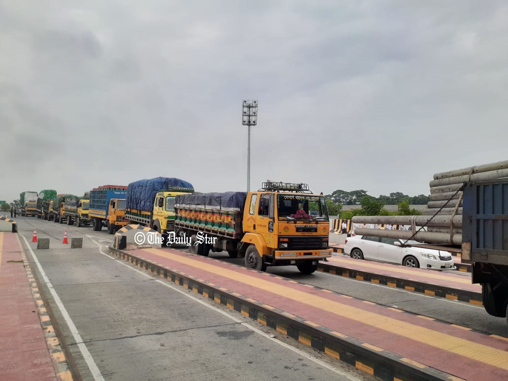 ঢাকা-ভাঙ্গা এক্সপ্রেসওয়ে: ১০ টোল বুথের ৪টি সচল, ৪ কিমি যানজট