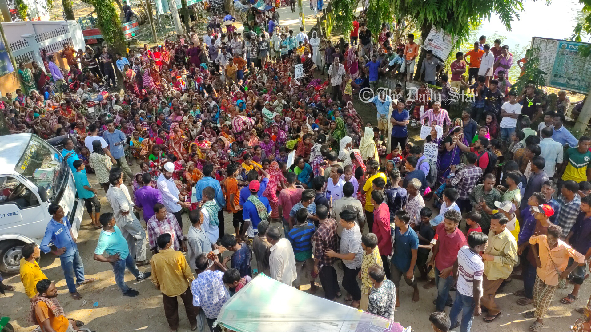 ‘পেটে ক্ষুধা নিয়েই রাস্তায় নেমেছি’