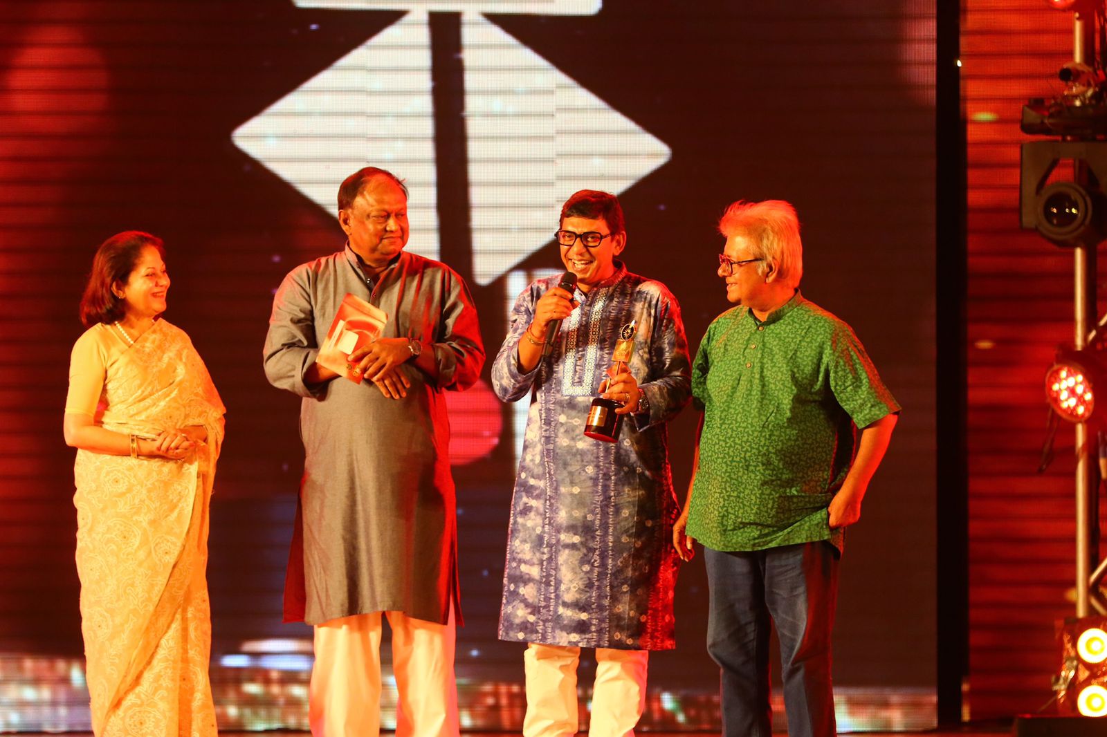 সেরা অভিনেতার পুরস্কার চঞ্চল চৌধুরীর ঝুলিতে