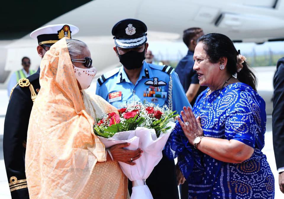 নয়াদিল্লিতে প্রধানমন্ত্রী শেখ হাসিনাকে লাল গালিচা সংবর্ধনা