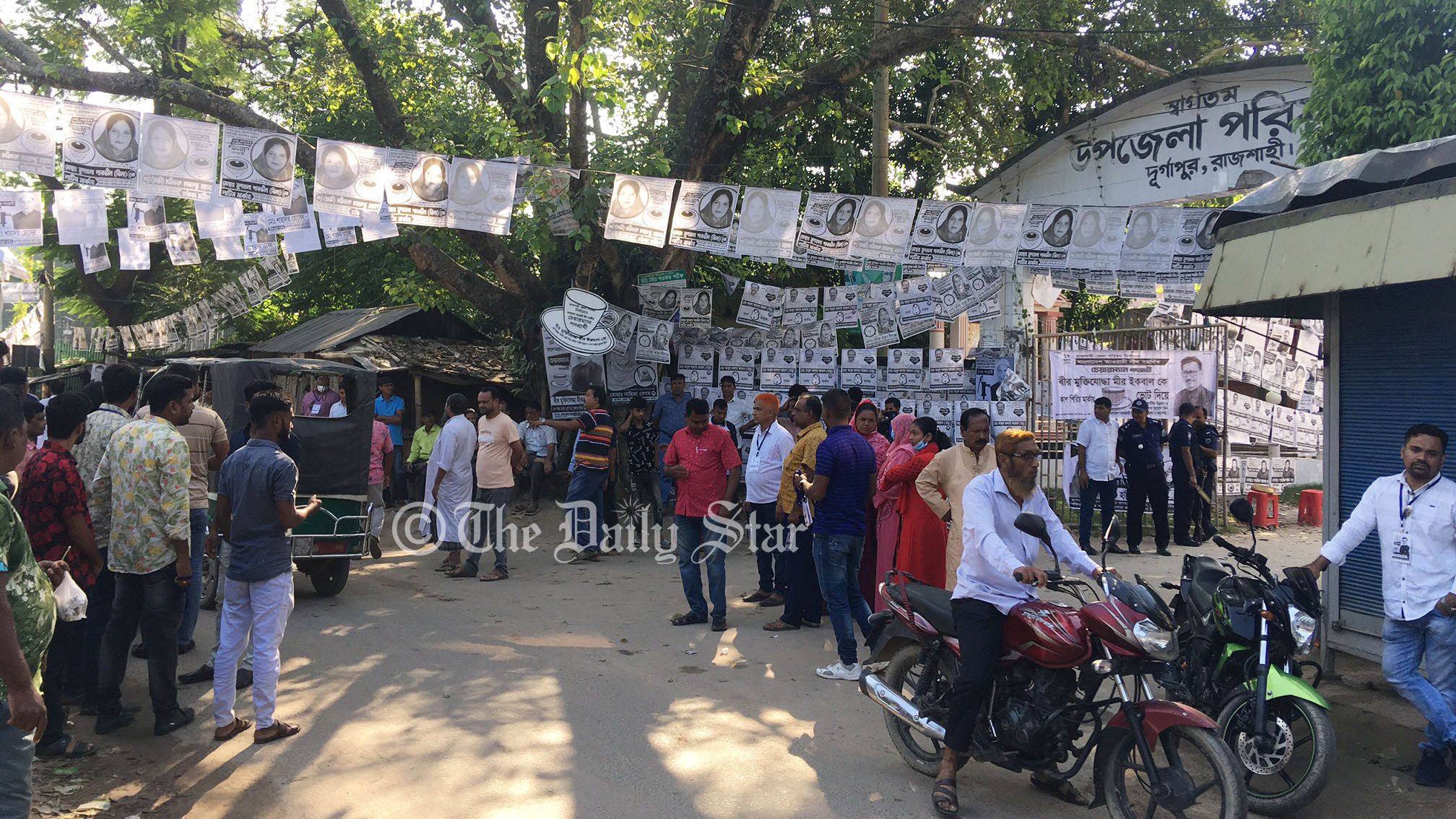রাজশাহীর ৯ উপজেলায় জেলা পরিষদ নির্বাচনের ভোটগ্রহণ চলছে