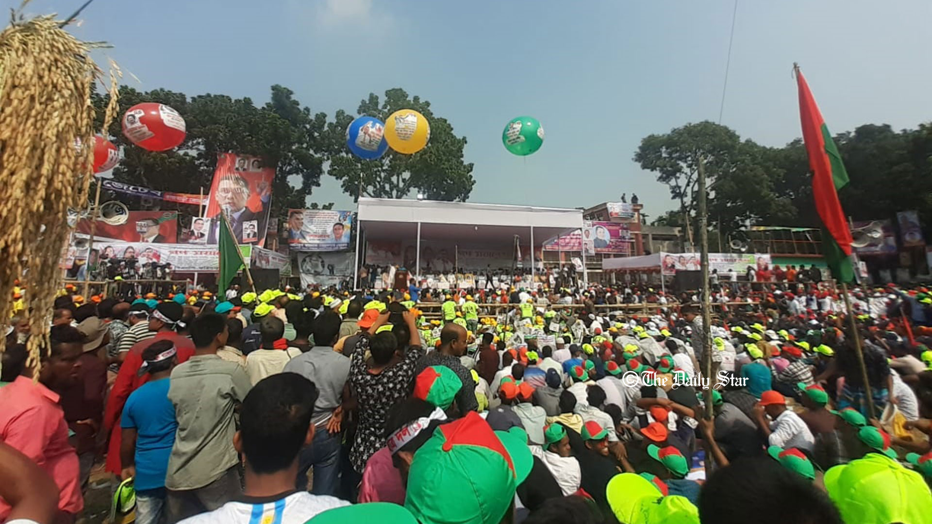 বিএনপির সমাবেশস্থলের ২ পাশে ৪ কিলোমিটার সড়কে নেতা-কর্মীদের অবস্থান