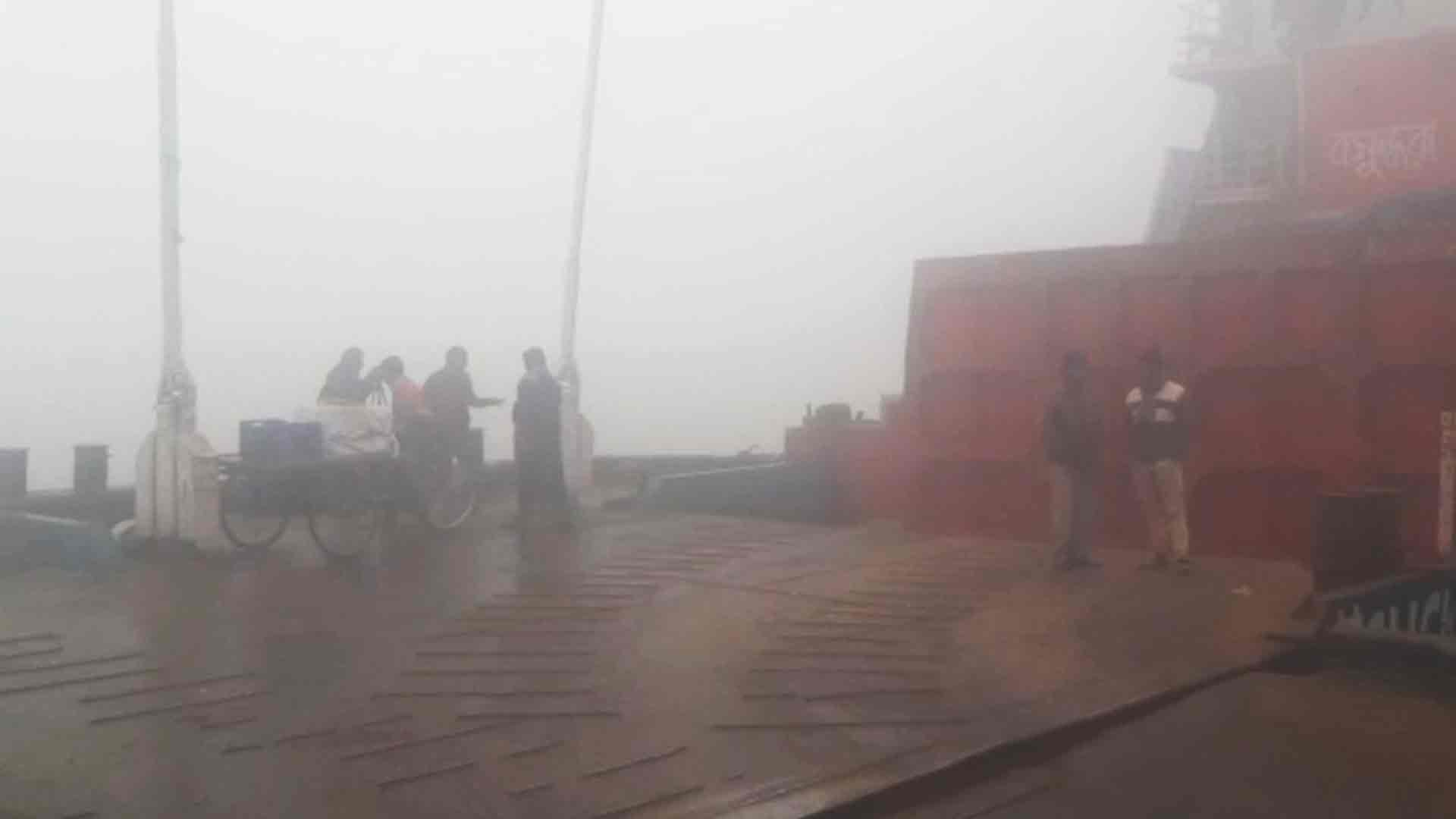 পাটুরিয়া-দৌলতদিয়া ও আরিচা-কাজিরহাটে ফেরি চলাচল বন্ধ