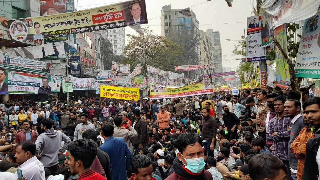 বিক্ষোভ সমাবেশে যোগ দিতে নয়াপল্টনে বিএনপি নেতাকর্মীরা