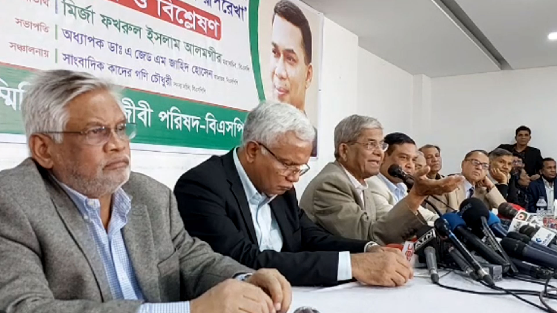 বাহাত্তর থেকে পঁচাত্তর কী হয়েছিল প্রকাশ করুন: ফখরুল