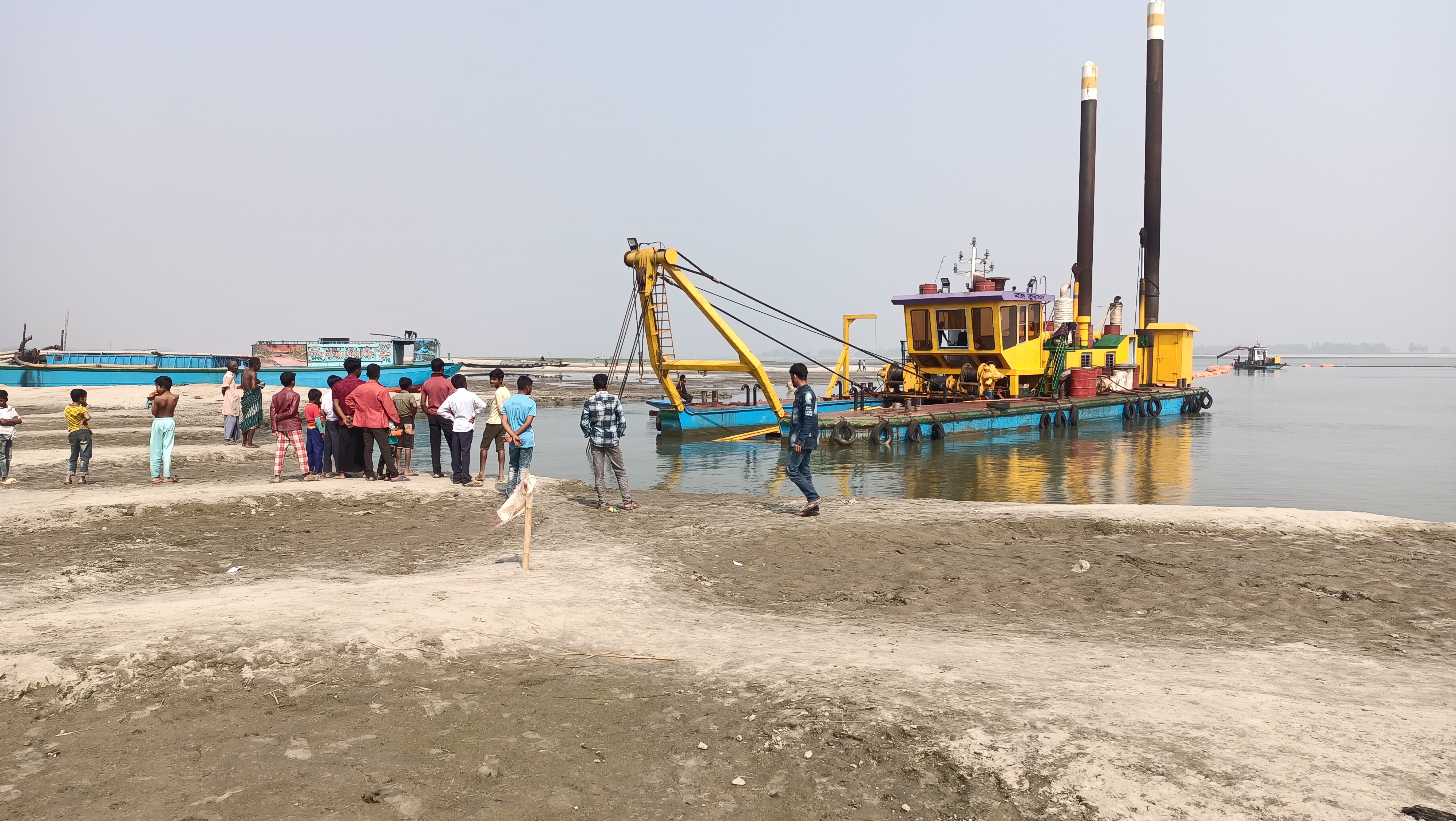 ‘গঙ্গা বিলাস’র জন্য খনন হচ্ছে চিলমারী বন্দরের পন্টুন এলাকা