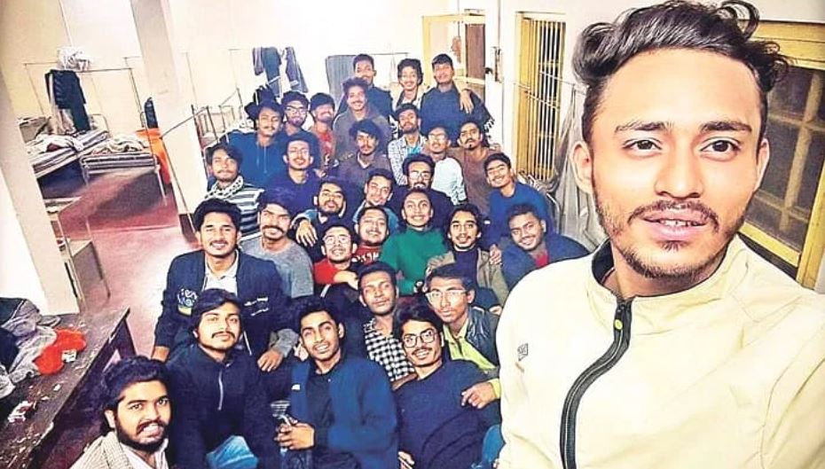 ঢাবি শিক্ষার্থীকে মারধর, ‘প্রলয় গ্যাং’ সদস্যদের বিরুদ্ধে থানায় অভিযোগ