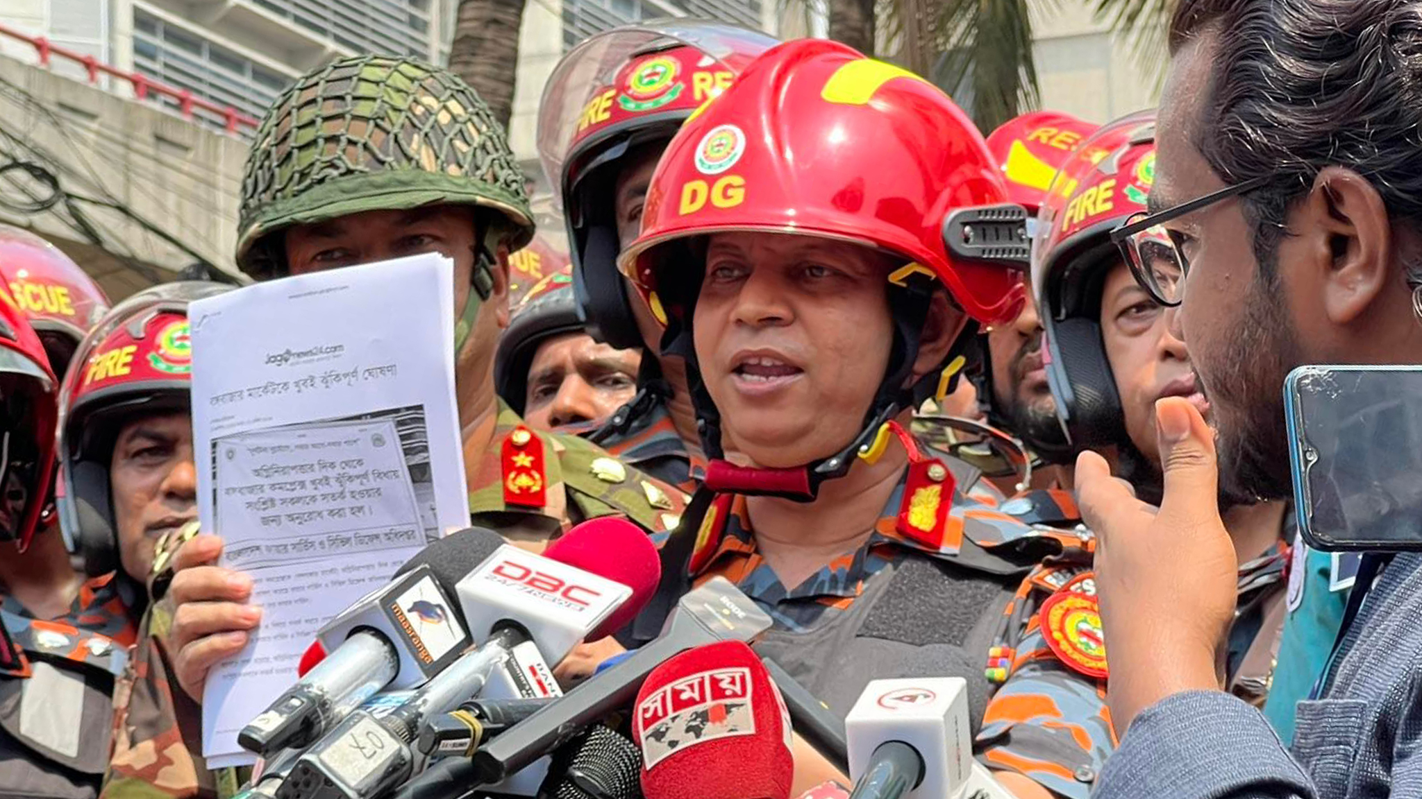 উৎসুক জনতার কারণে আগুন নেভাতে বেশি সময় লেগেছে: ফায়ার মহাপরিচালক