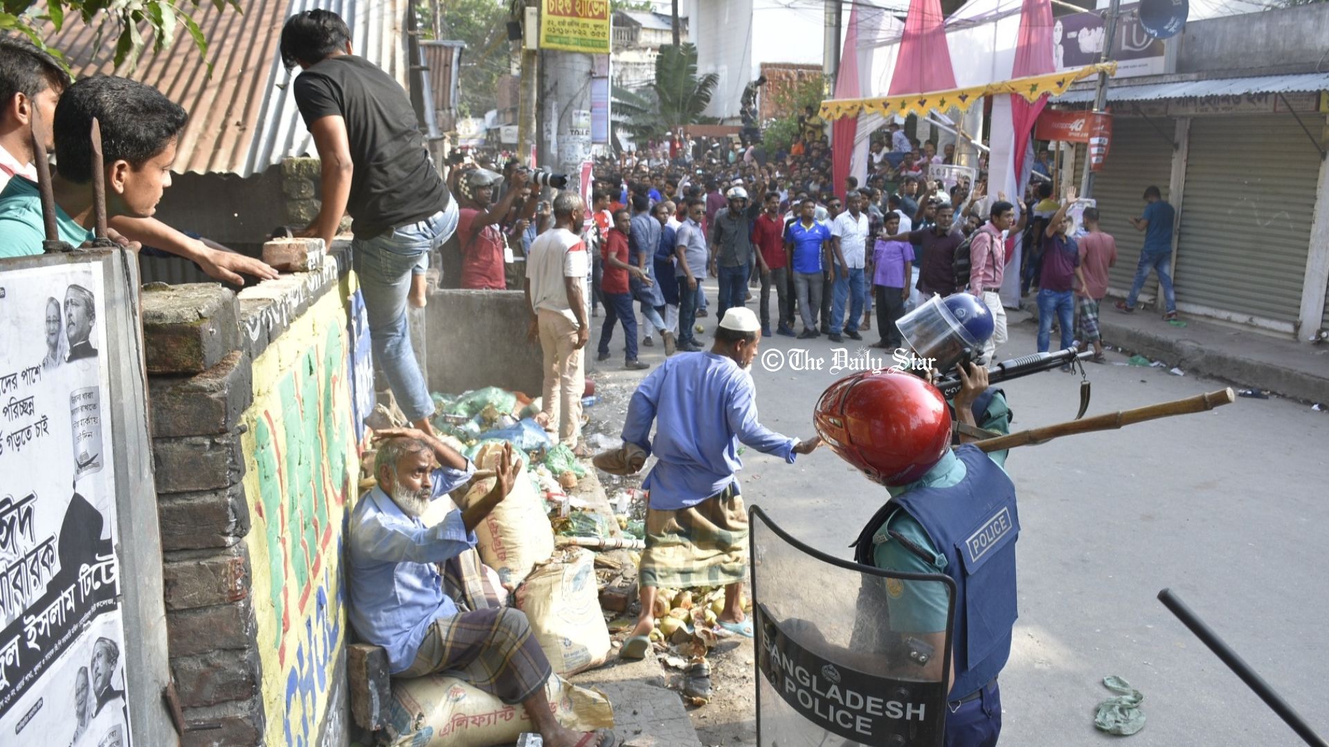খুলনায় বিএনপির সমাবেশে পুলিশের লাঠিচার্জ-গুলি, আহত ৩০ আটক ১০