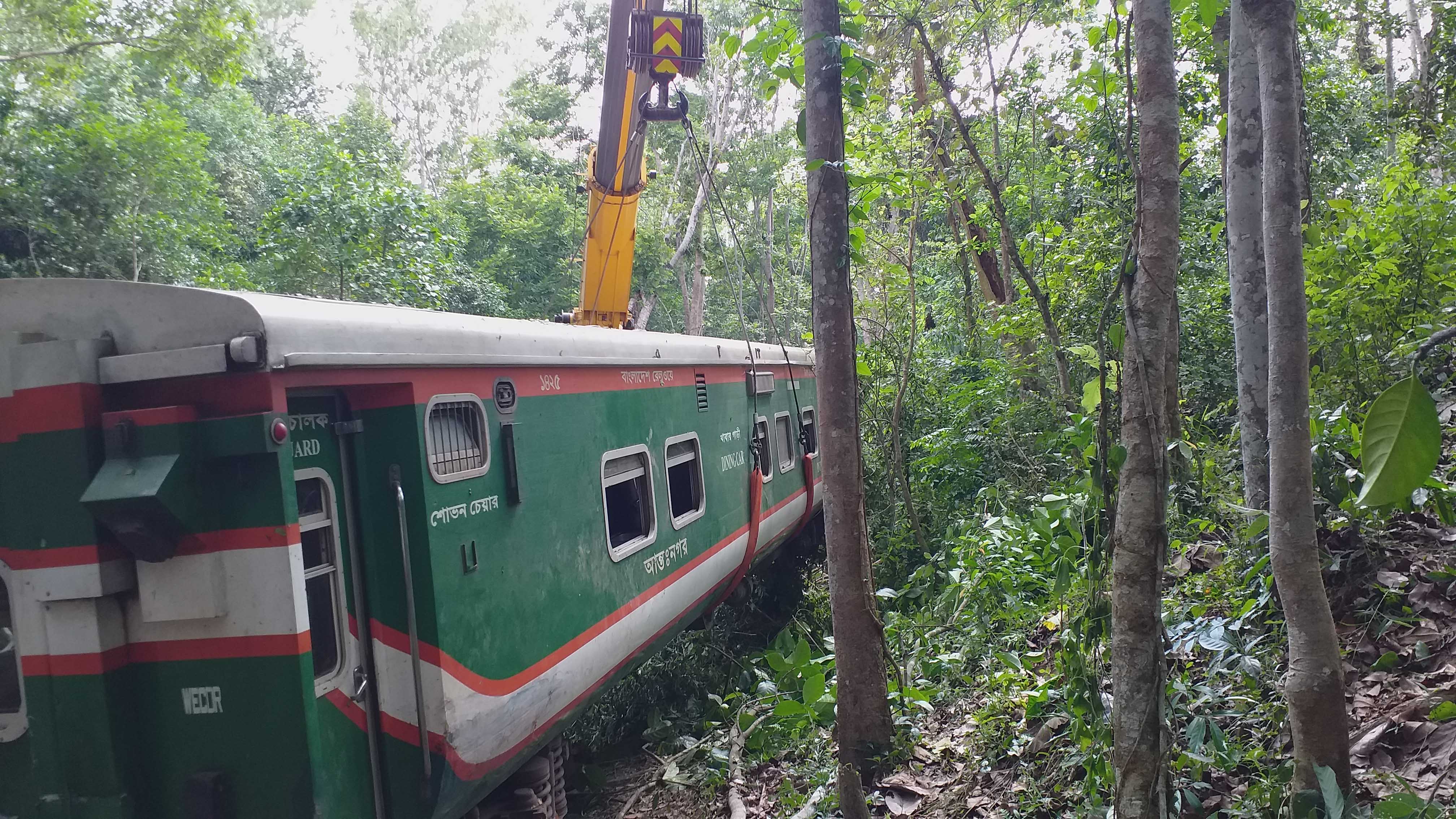১৫ ঘণ্টা পর সিলেটের সঙ্গে ঢাকা-চট্টগ্রাম রেল যোগাযোগ শুরু