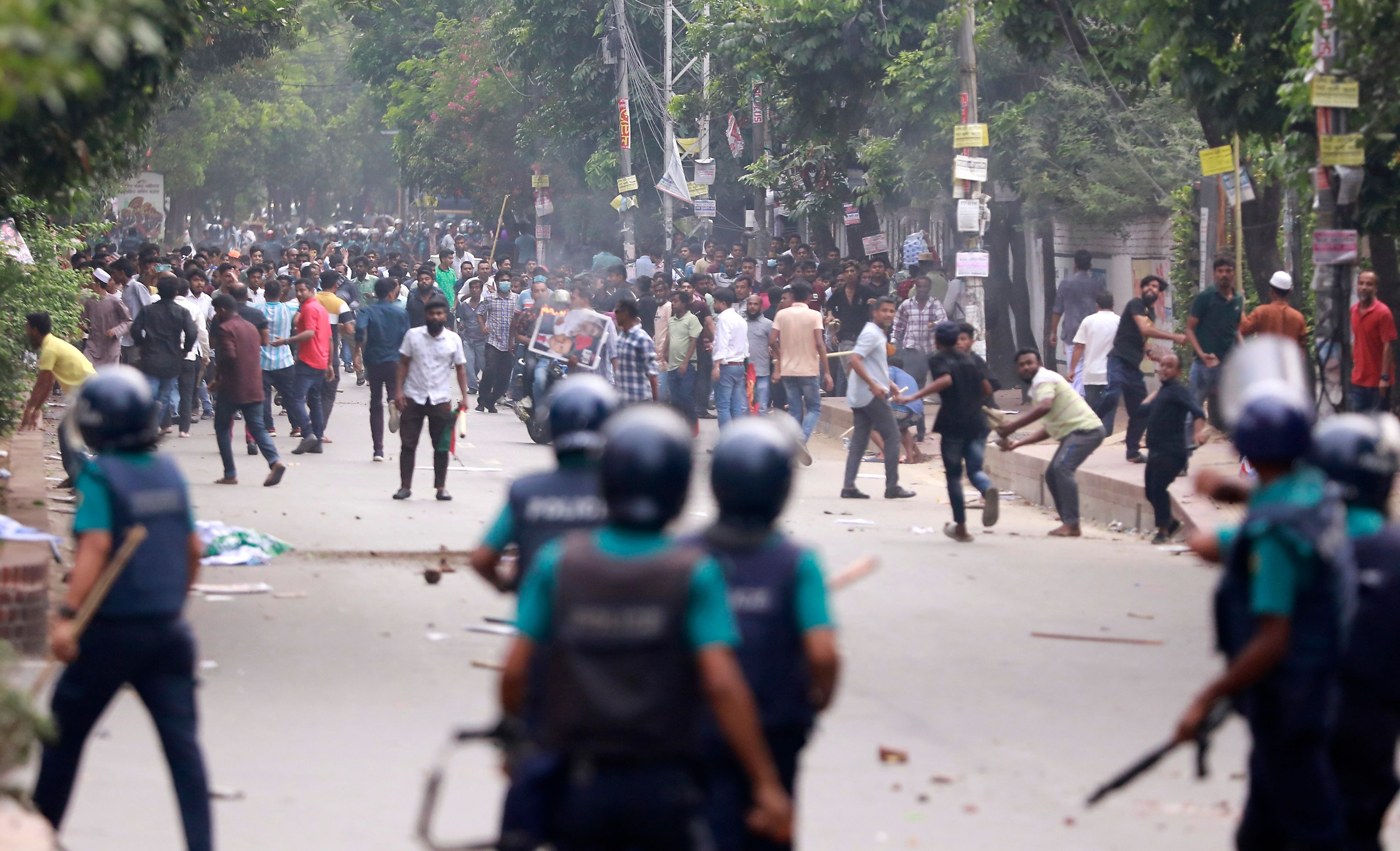 সায়েন্স ল্যাব এলাকায় বিএনপি-পুলিশ সংঘর্ষ