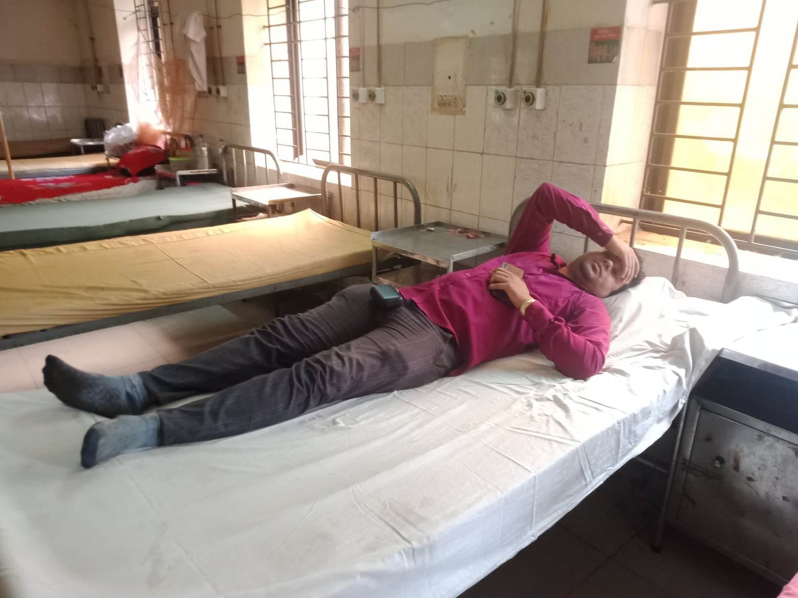 ছিনতাইয়ে বাধা দেওয়ায় সাংবাদিককে মারধর