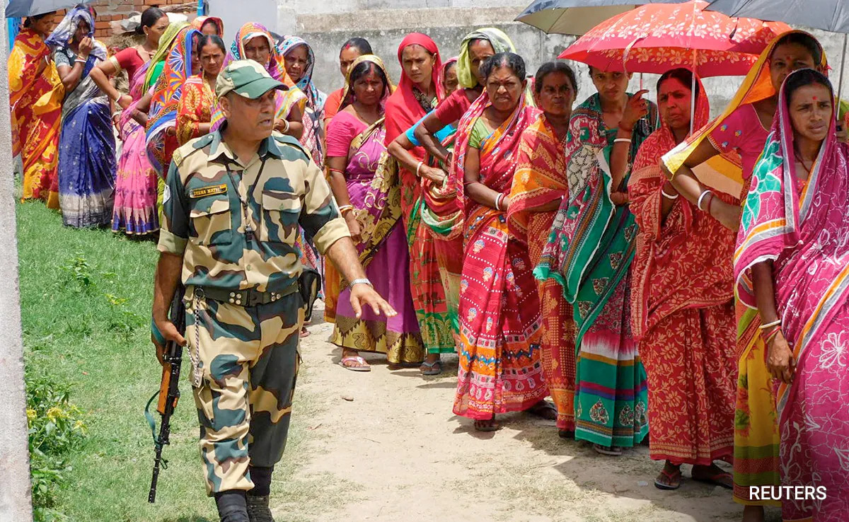 পঞ্চায়েত নির্বাচনের প্রাথমিক ভোটগণনায় ১০০’র বেশি আসনে এগিয়ে তৃণমূল কংগ্রেস