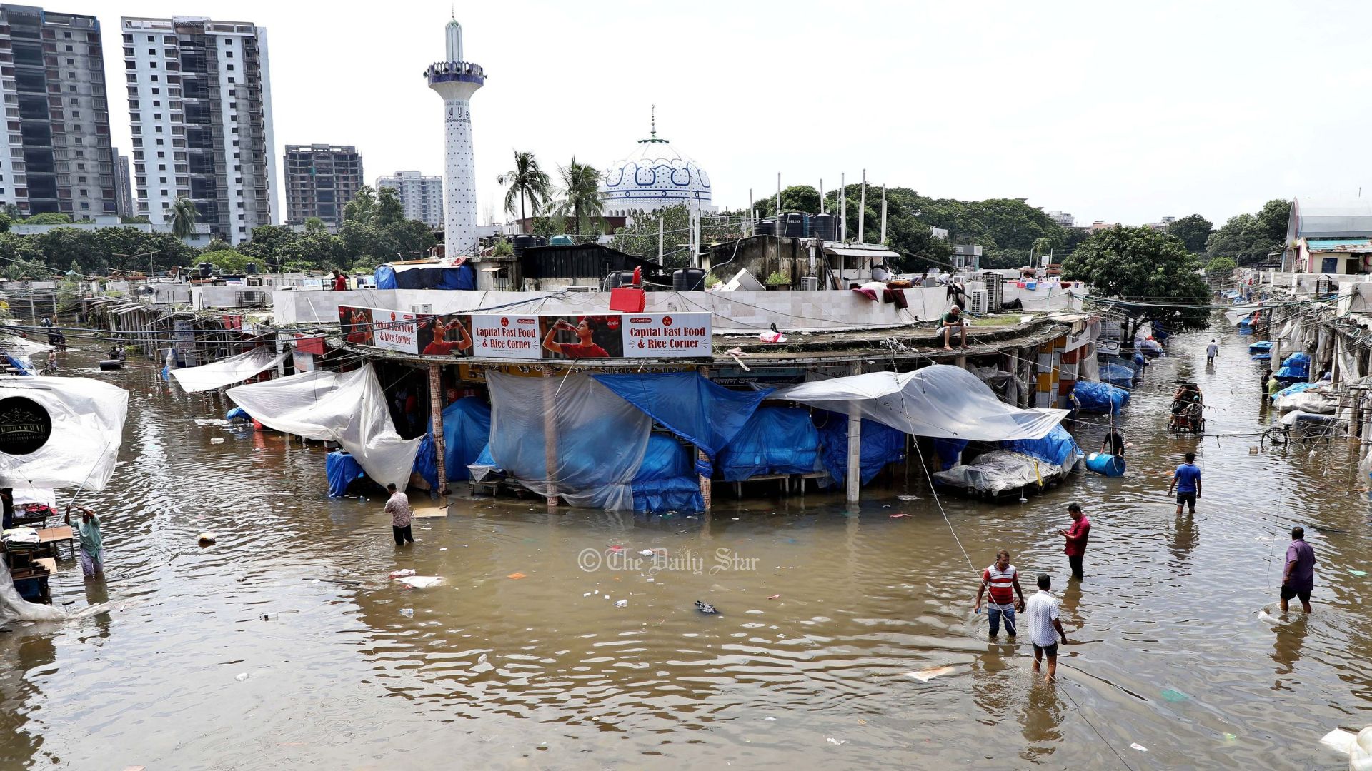 ঢাকার জলাবদ্ধতা: ‘দুই মেয়র নাগরিকদের সঙ্গে প্রতারণা করে চলেছেন’