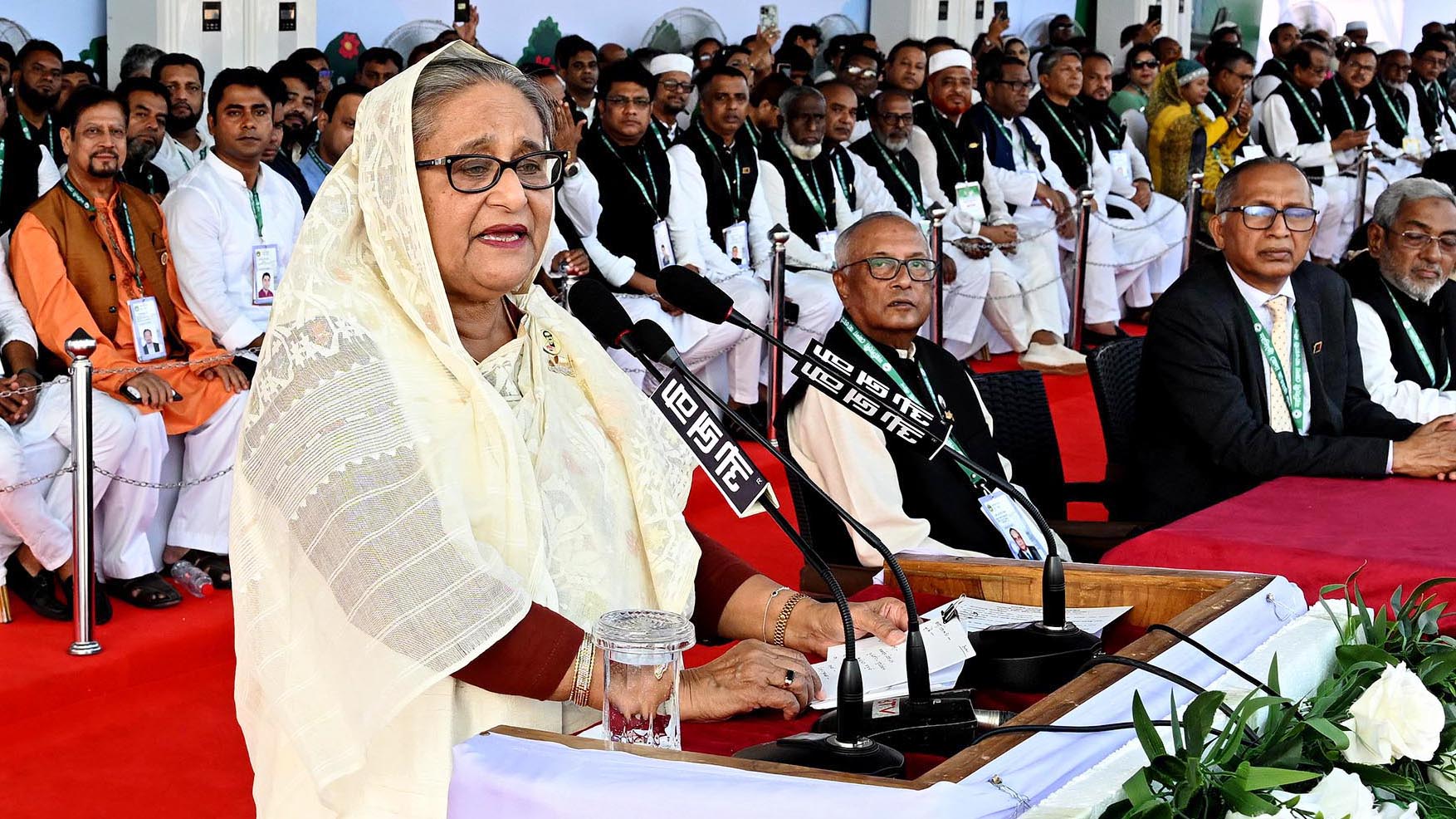 দেশের সম্পদ বিক্রি করে ক্ষমতায় যেতে হবে, বঙ্গবন্ধুর মেয়ে সেই দৈন্যতায় ভোগে না: প্রধানমন্ত্রী