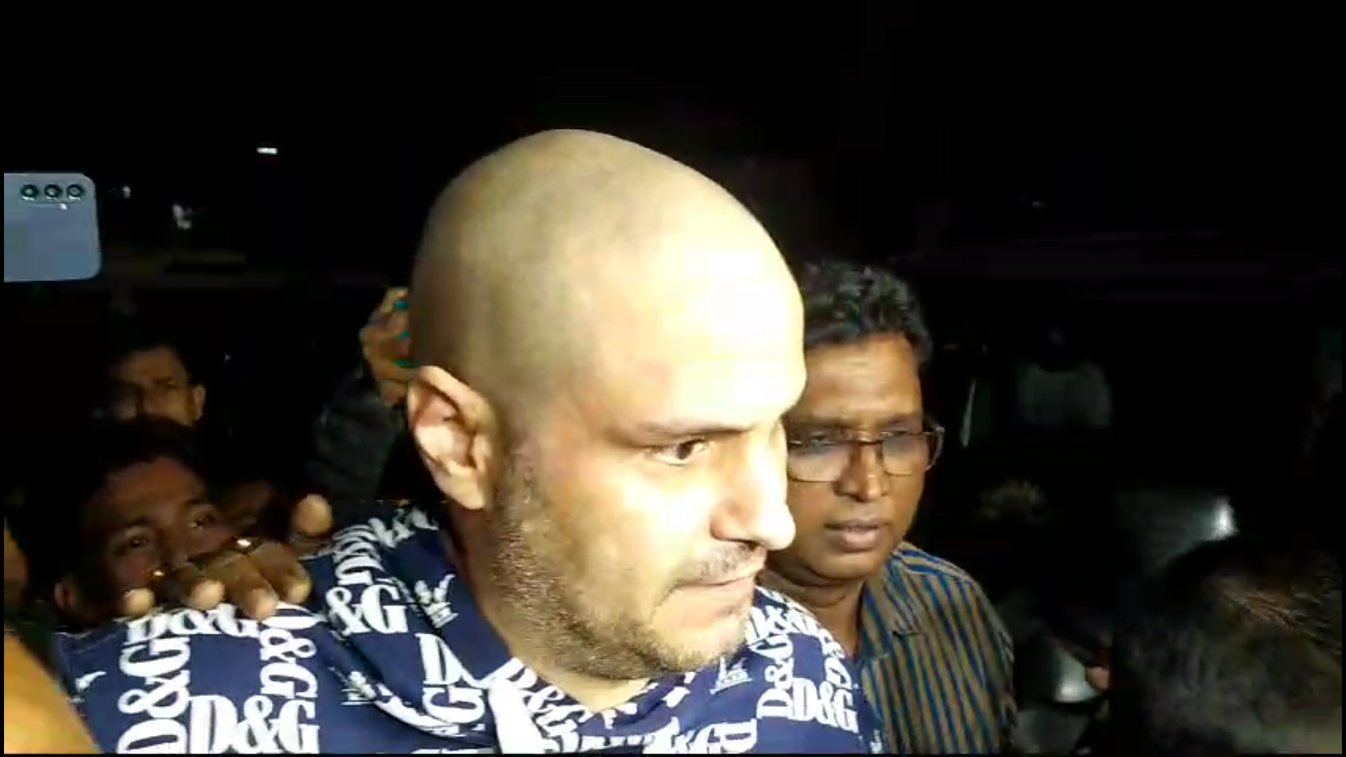 আদম তমিজী হক গ্রেপ্তার, ডিবি কার্যালয়ে চলছে জিজ্ঞাসাবাদ