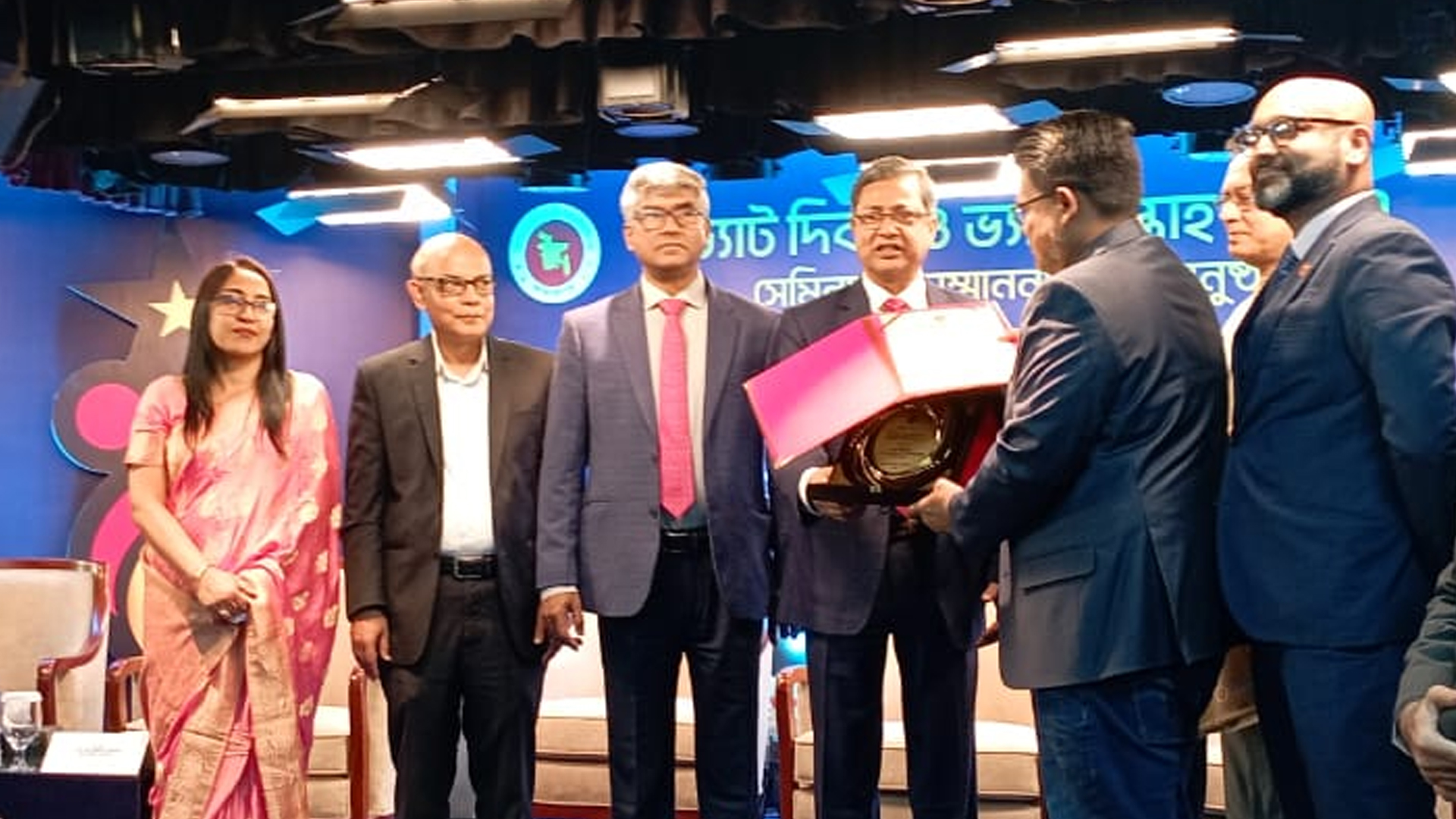 পেঁয়াজের দাম বেড়ে একদিনে ২০০ টাকা কীভাবে হয়, বাণিজ্য সচিবের প্রশ্ন
