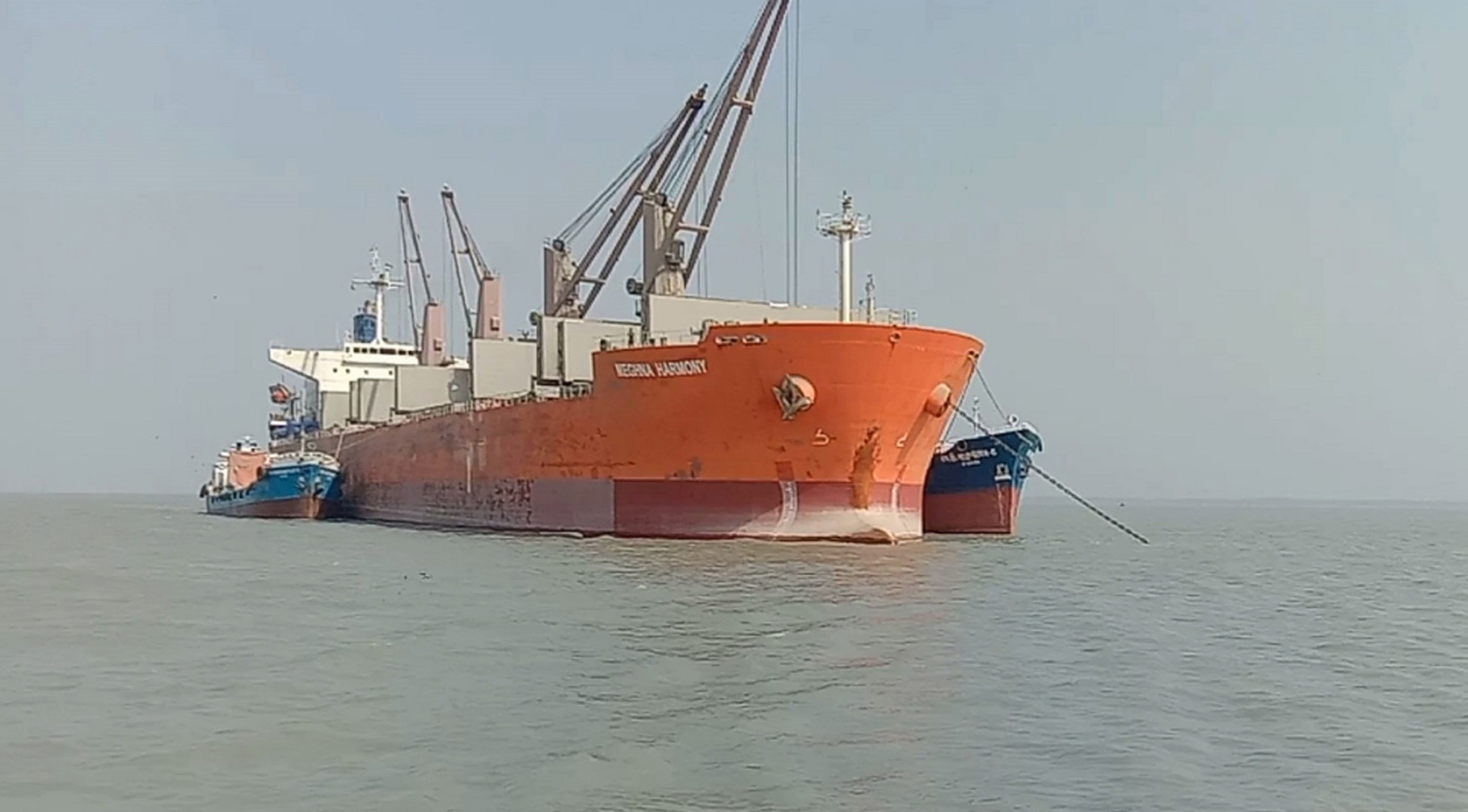 পায়রা বন্দরে প্রথমবারের মতো ভিড়েছে এলপিজিবাহী জাহাজ