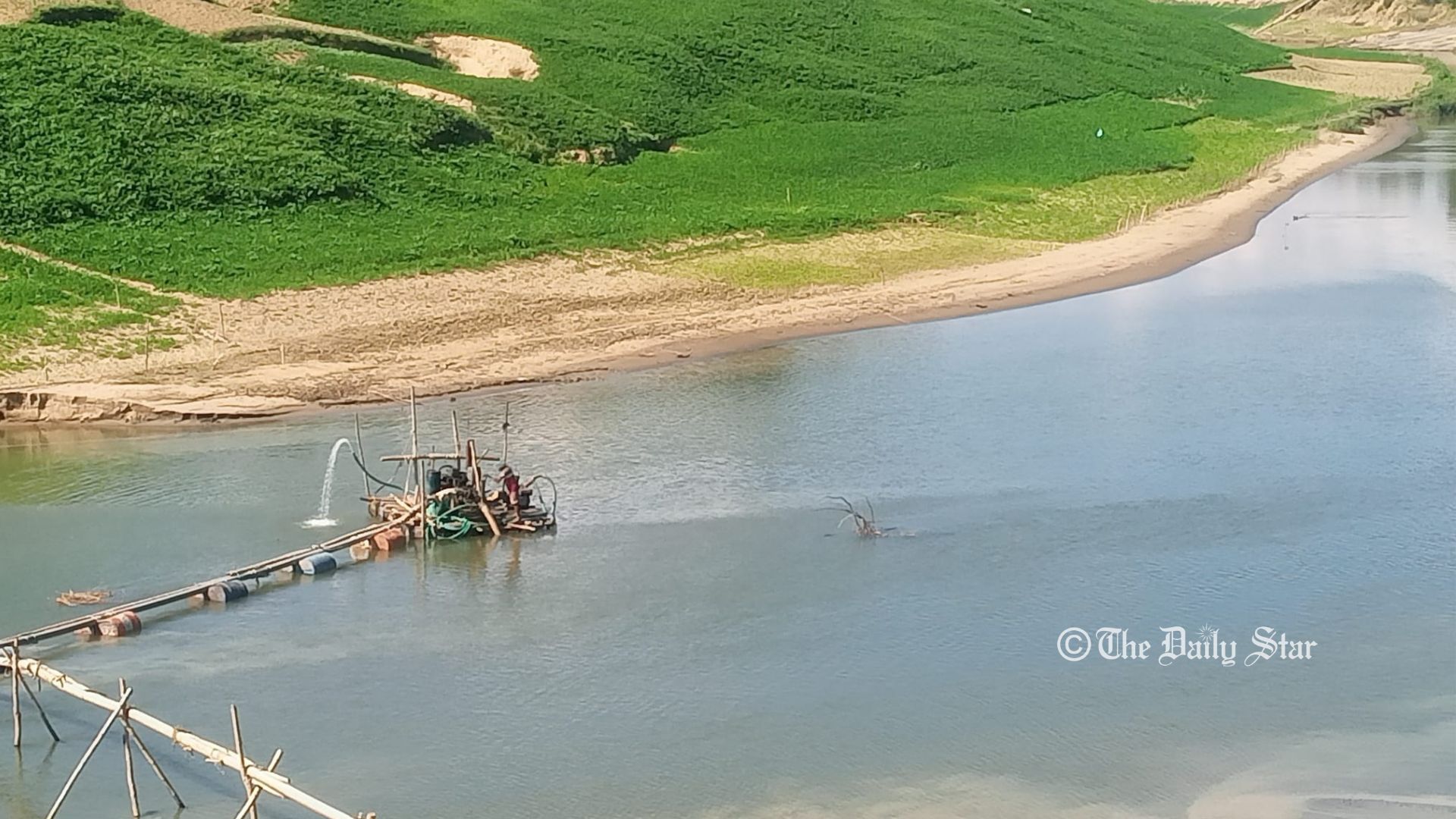 প্রশাসন ‘ম্যানেজ করেই’ সাঙ্গু নদী থেকে বালু উত্তোলন