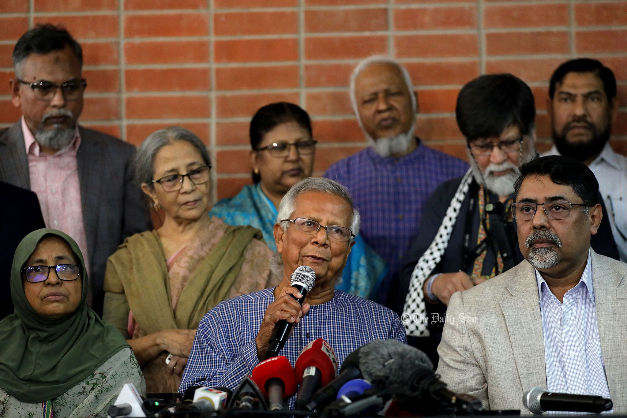 এখানে ঝাড়ু নিয়ে মিছিল হচ্ছে, আমরা ঝাড়ুর যোগ্য হয়ে গেলাম: ড. ইউনূস
