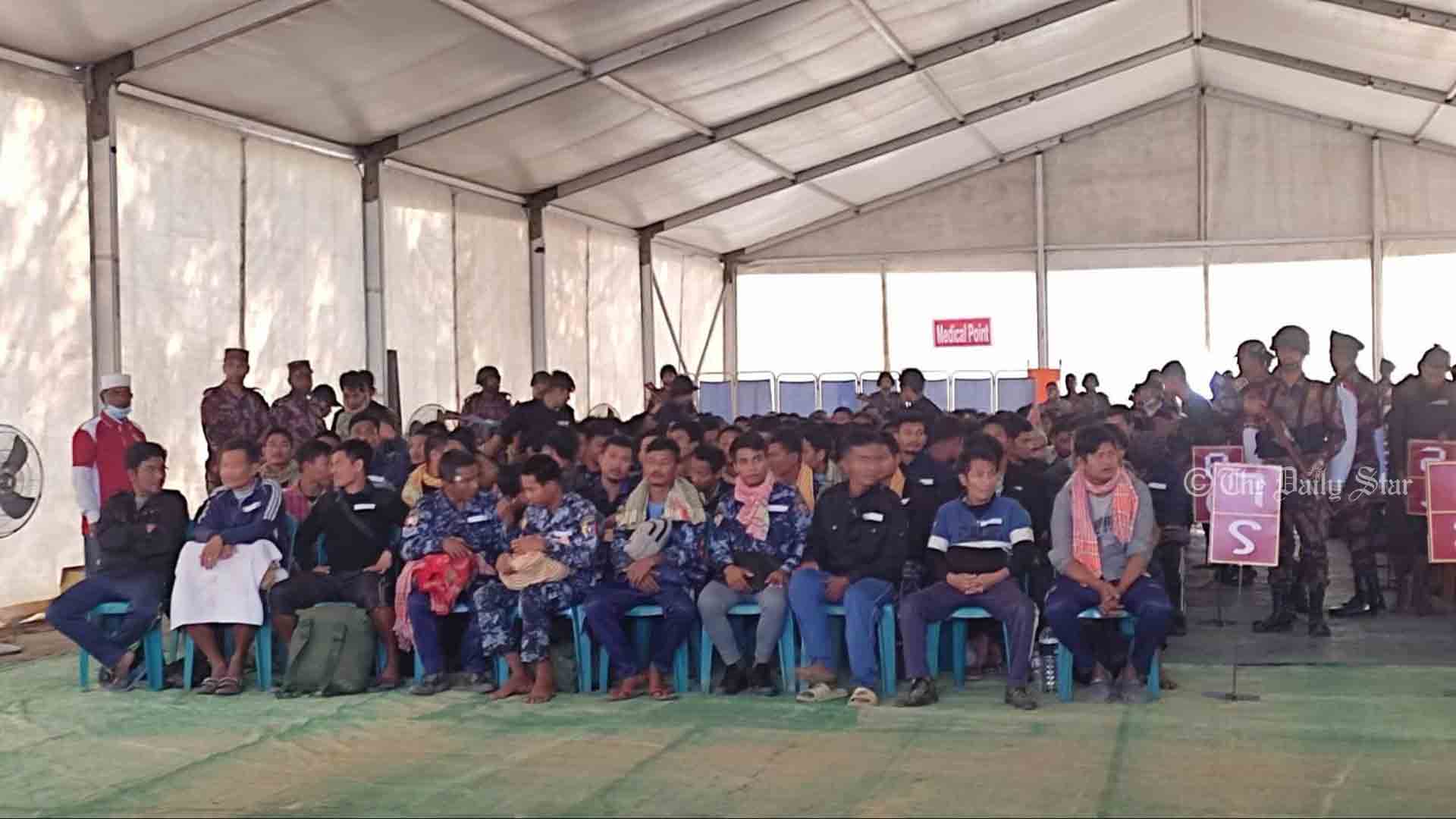 বিজিপিসহ মিয়ানমারের ৩৩০ জনকে ফেরত পাঠানো হচ্ছে আজ