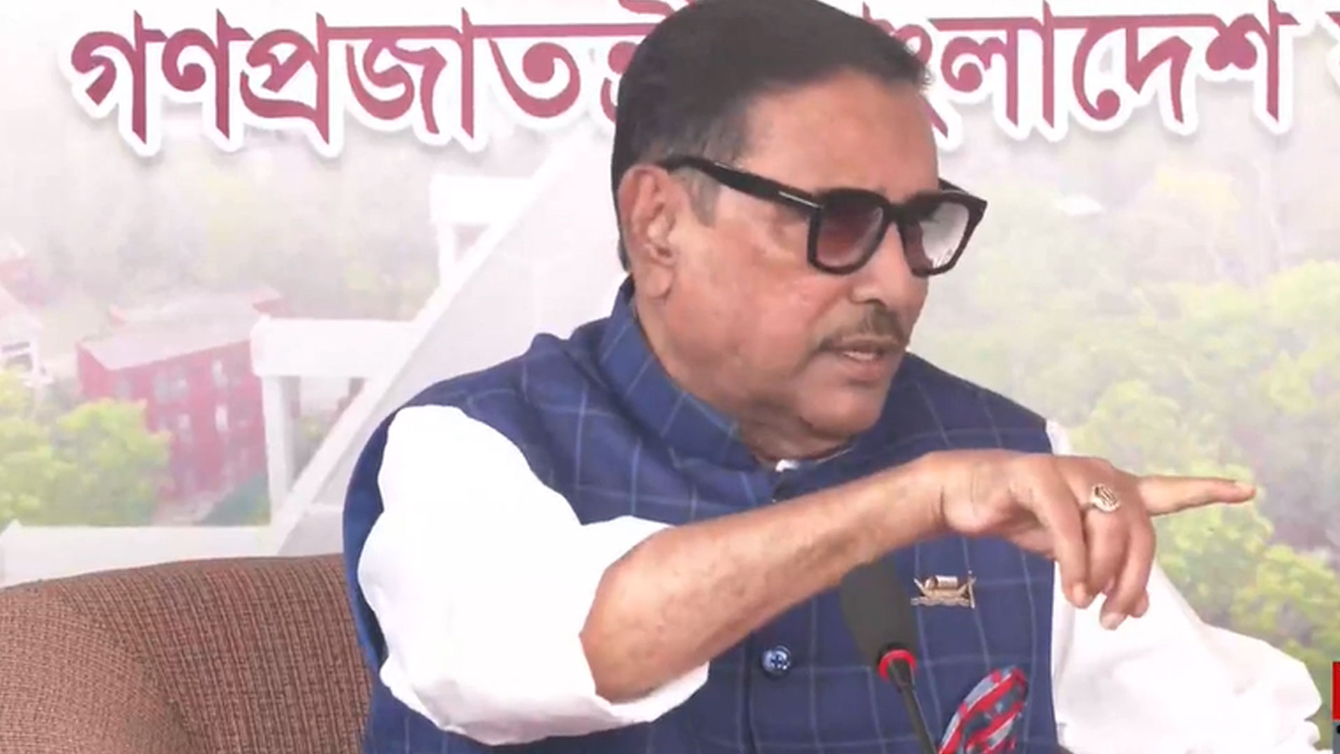 লক্কড়-ঝক্কড় বাস, সরকারের গাফলতির কী আছে, আমি কি গাড়ি রঙ করব: কাদের