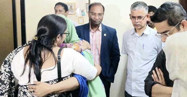 অবন্তিকার মায়ের সঙ্গে আড়াই ঘণ্টা কথা বলেছে তদন্ত কমিটি