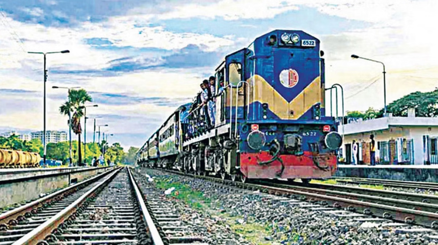 কর্মবিরতিতে লোকোমাস্টাররা, চলছে না ট্রেন