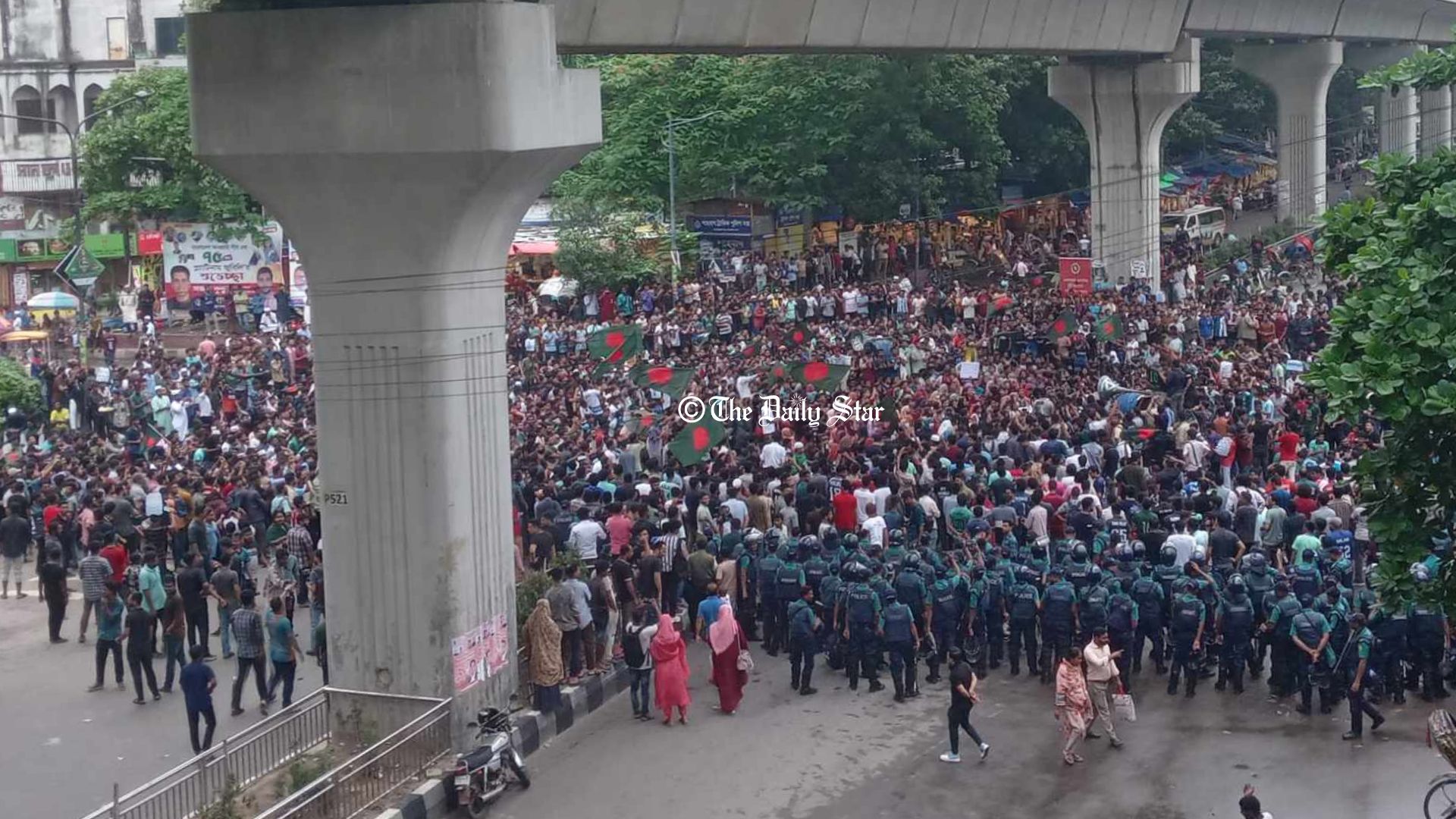 কোটা পুর্নবহালের সিদ্ধান্ত প্রত্যাহারের দাবিতে আজও শাহবাগ অবরোধ শিক্ষার্থীদের