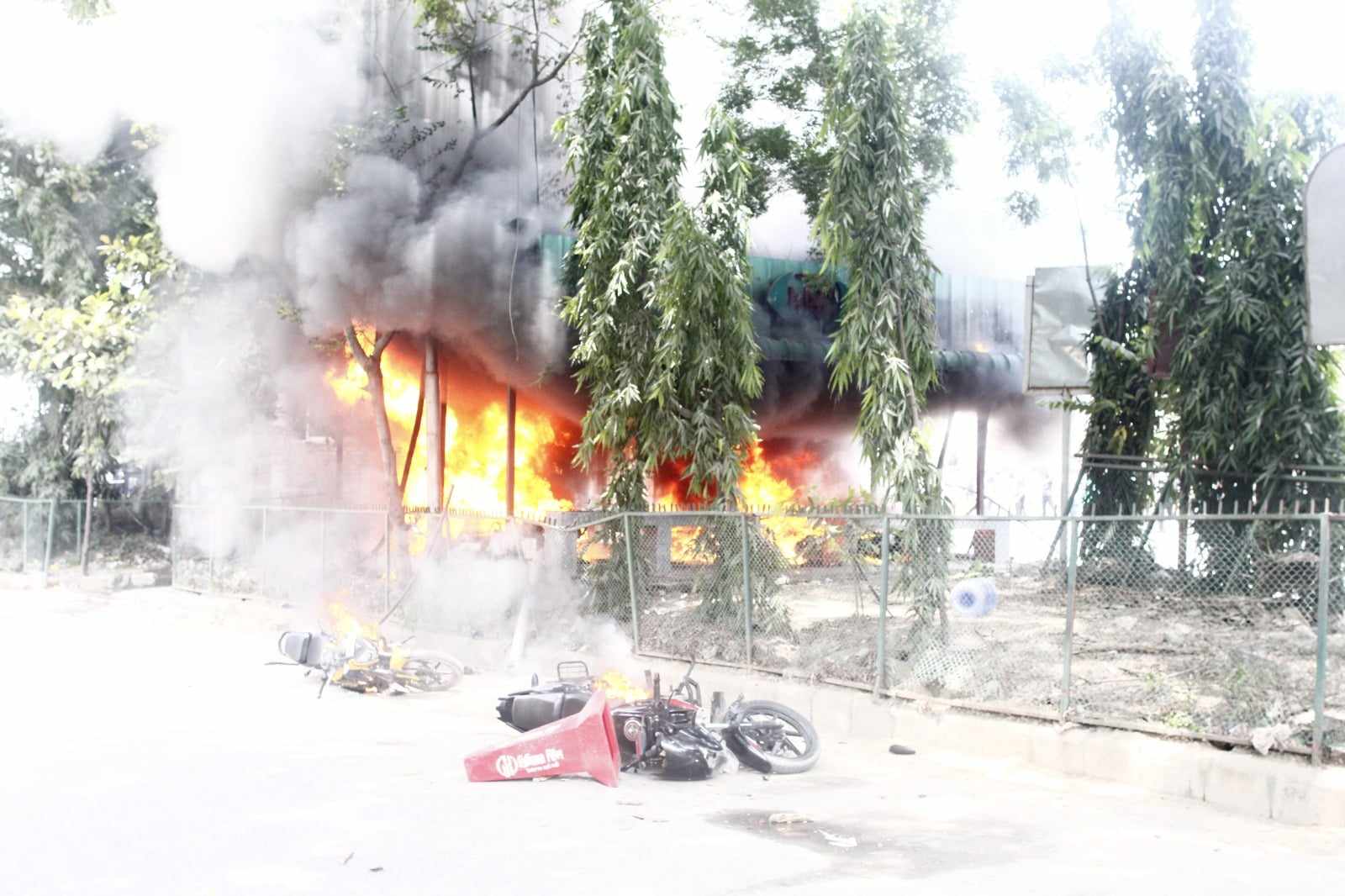 বাড্ডা-রামপুরায় পুলিশ-শিক্ষার্থী সংঘর্ষে নিহত ১, আহত শতাধিক