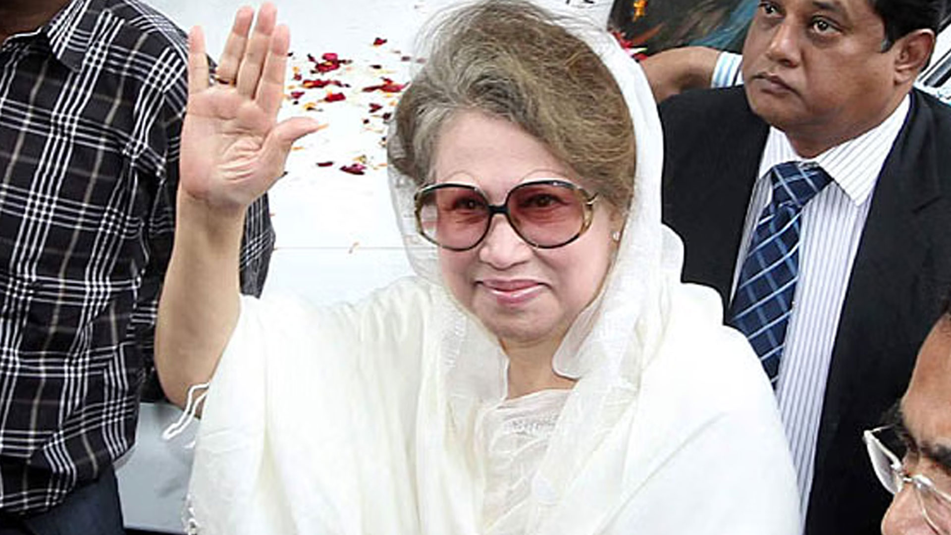 প্রতিশোধ নয়, সবাই মিলে দেশ গড়ে তুলতে হবে: দেশবাসীর উদ্দেশে খালেদা জিয়া