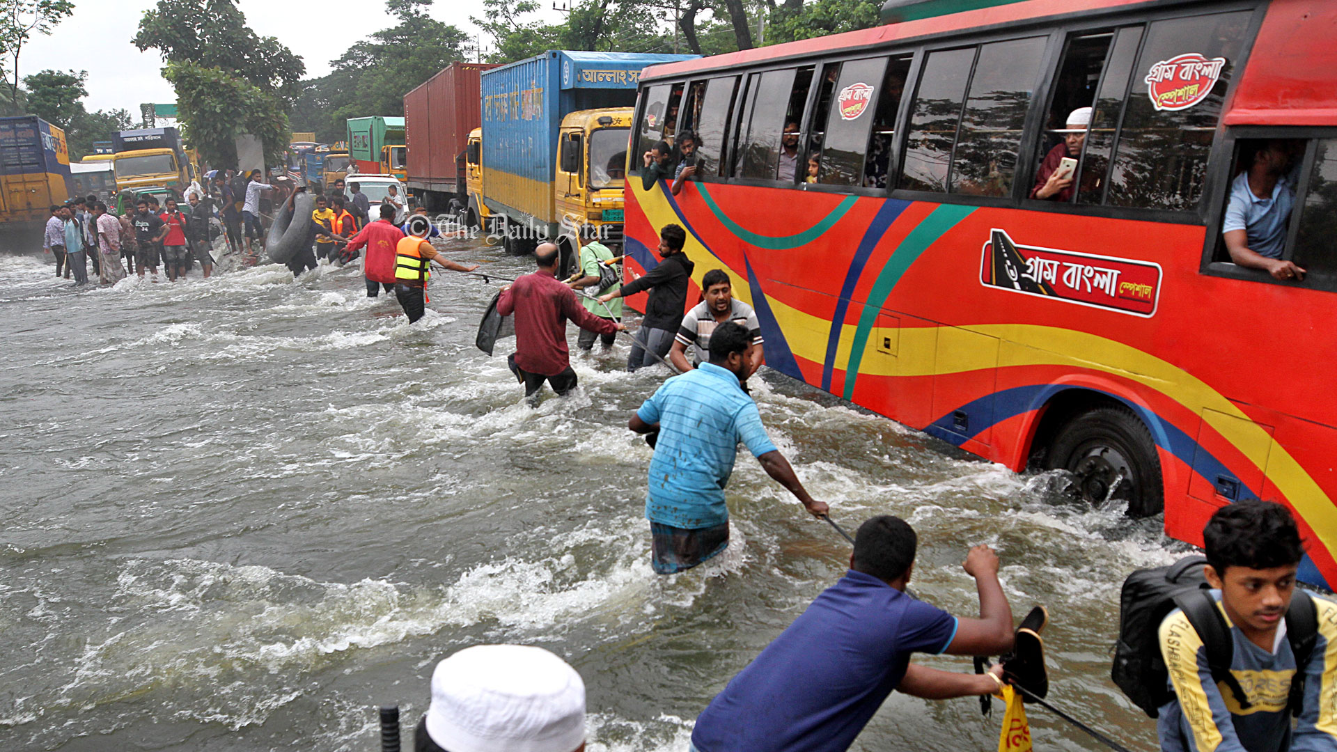 বন্যা শুধু পানি ব্যবস্থাপনা না, বাংলাদেশের নিরাপত্তার দৃষ্টিতে দেখার সময় এসেছে