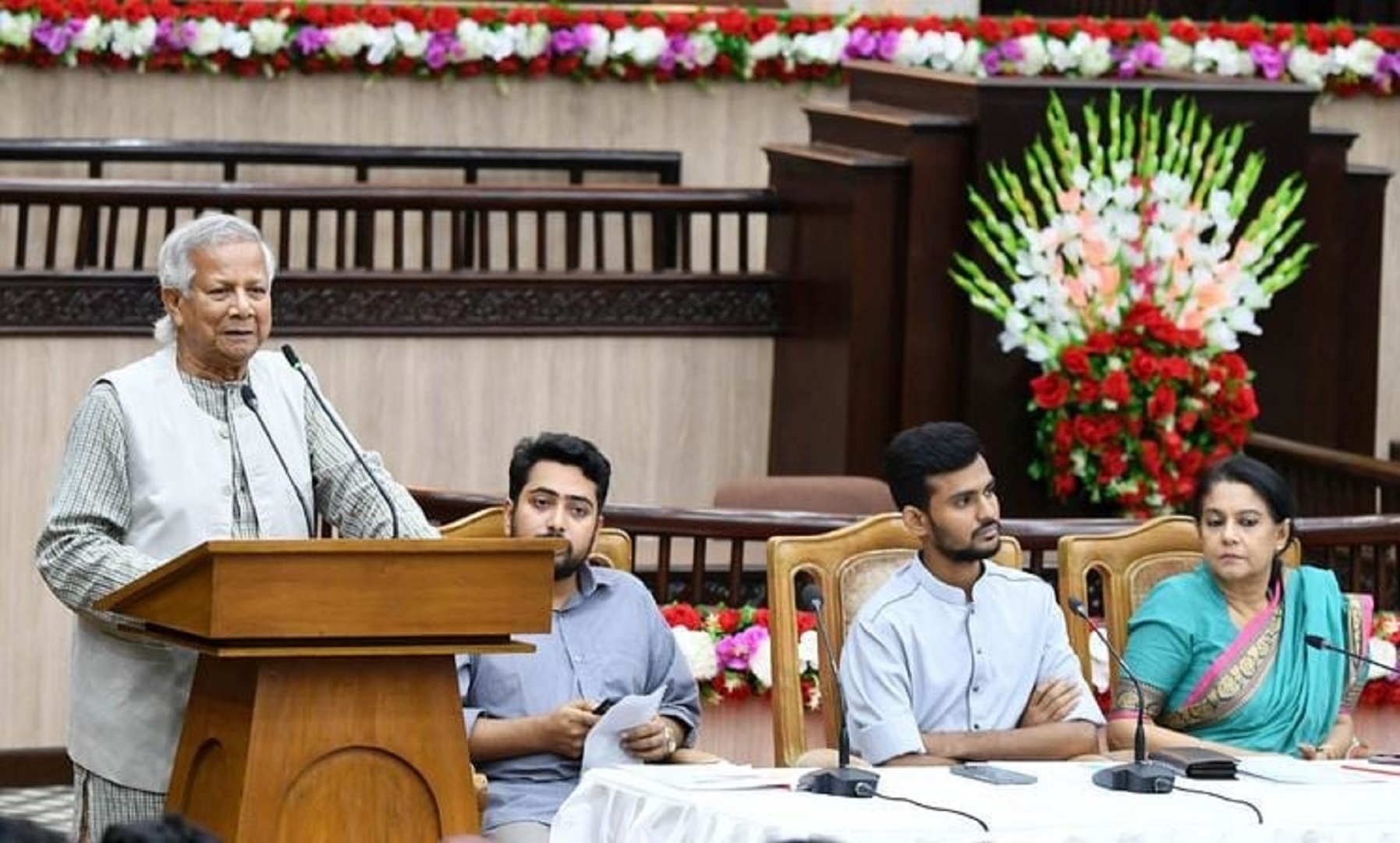 দেশ গড়ার যে কাজ শুরু করেছো, তা শেষ করতে হবে: শিক্ষার্থীদের উদ্দেশে ড. ইউনূস
