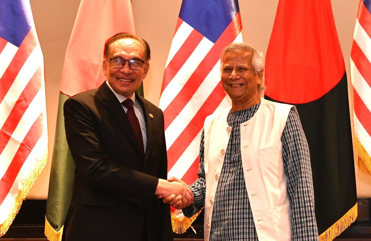 পুরোনো বন্ধু আনোয়ার ইব্রাহিমকে স্বাগত জানিয়ে ‘খুশি’ ড. ইউনূস