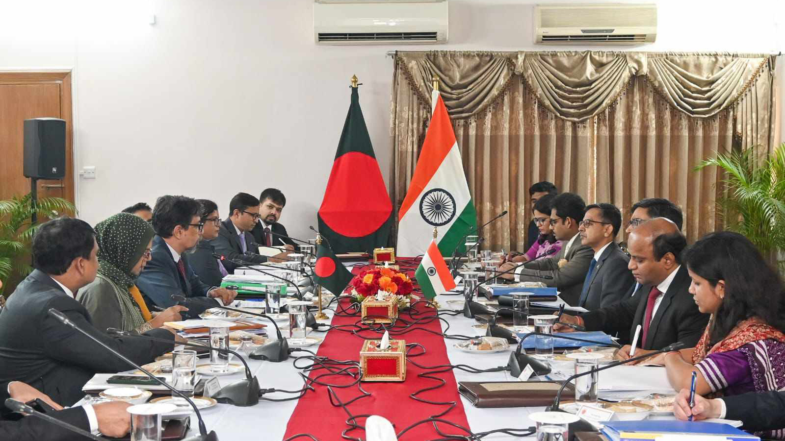 পদ্মায় বাংলাদেশ-ভারত পররাষ্ট্র সচিব পর্যায়ের বৈঠক চলছে