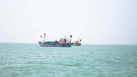 ৭৯ জেলেসহ বাংলাদেশি ২ ট্রলার নিয়ে গেল ভারতীয় কোস্টগার্ড