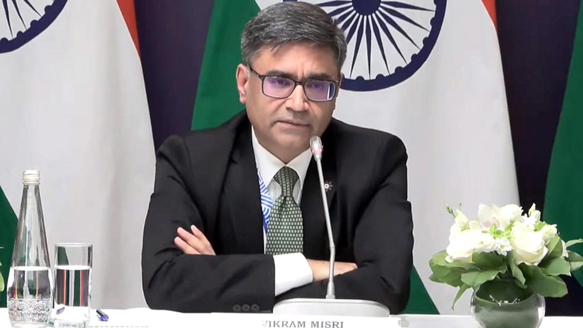 অন্তর্বর্তী সরকারকে নিয়ে হাসিনার সমালোচনা সমর্থন করে না ভারত: বিক্রম মিশ্রি