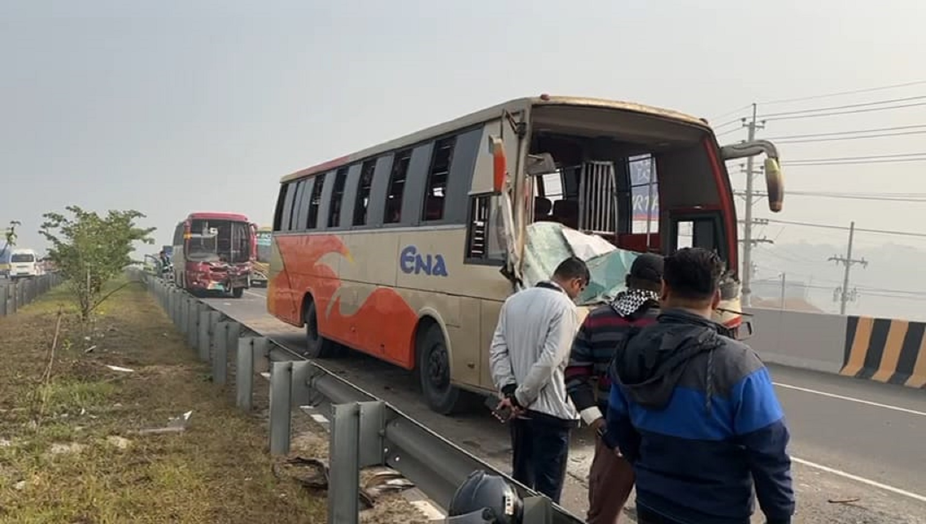 ঘন কুয়াশায় ঢাকা-মাওয়া এক্সপ্রেসওয়েতে একাধিক গাড়ির সংঘর্ষ, নিহত ১