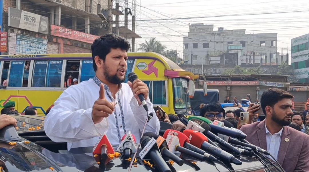 আওয়ামী ফ্যাসিবাদীদের নির্বাচনে অংশগ্রহণ করতে দেওয়া হবে না: উপদেষ্টা মাহফুজ আলম